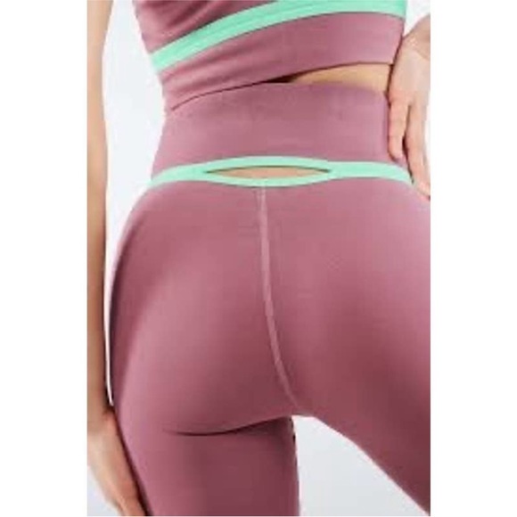 Fabletics Set🔥Sculpt-knit Cut-out Mauve with Green detail Legging and Bra - Picture 2 of 4
